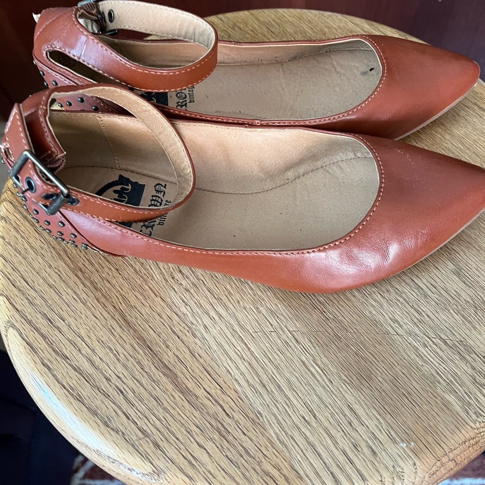 Crown Vintage Flats
